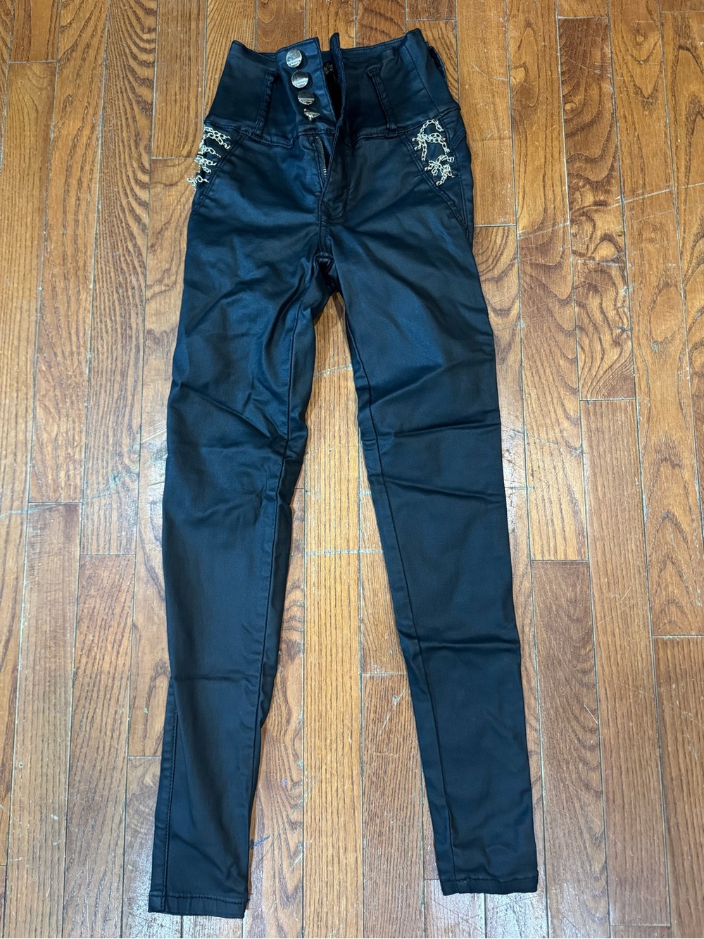 High-Waist Black Skinny Jeans with Embellished Pockets